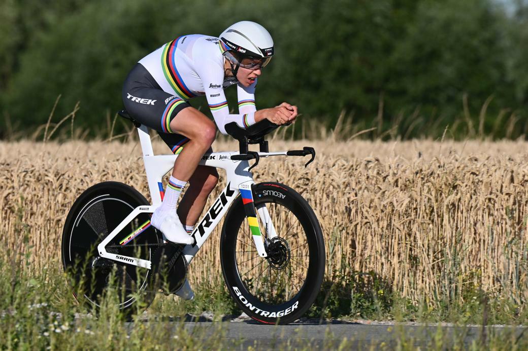 Wereldkampioene tijdrijden Ellen van Dijk blaast de tegenstand weg in tijdrit in Knokke-Heist