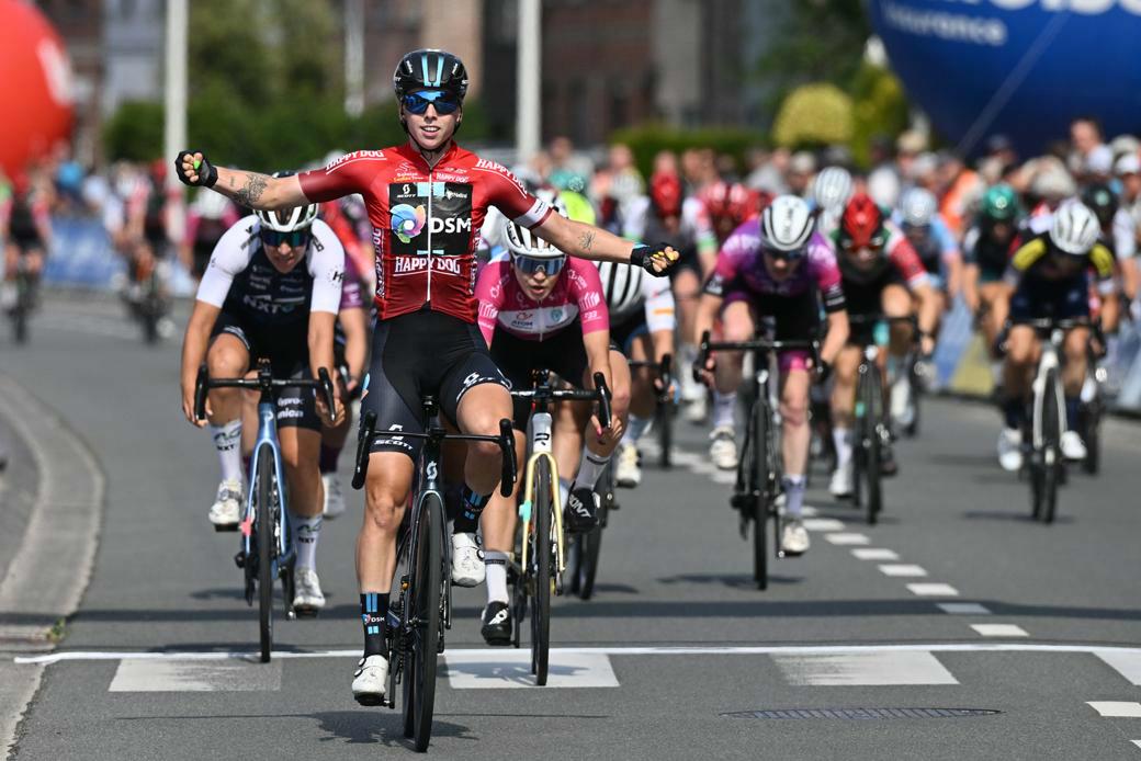 Lorena Wiebes sluit uiterst succesvolle week in de Baloise Ladies Tour af met vierde sprintzege